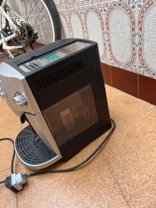 Cafetera DeLonghi Magnifica Esam 4200 Profesional