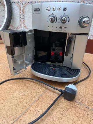 Cafetera DeLonghi Magnifica Esam 4200 Profesional