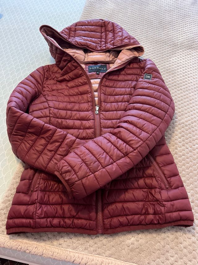 Chaqueta Dandara Granate con Capucha