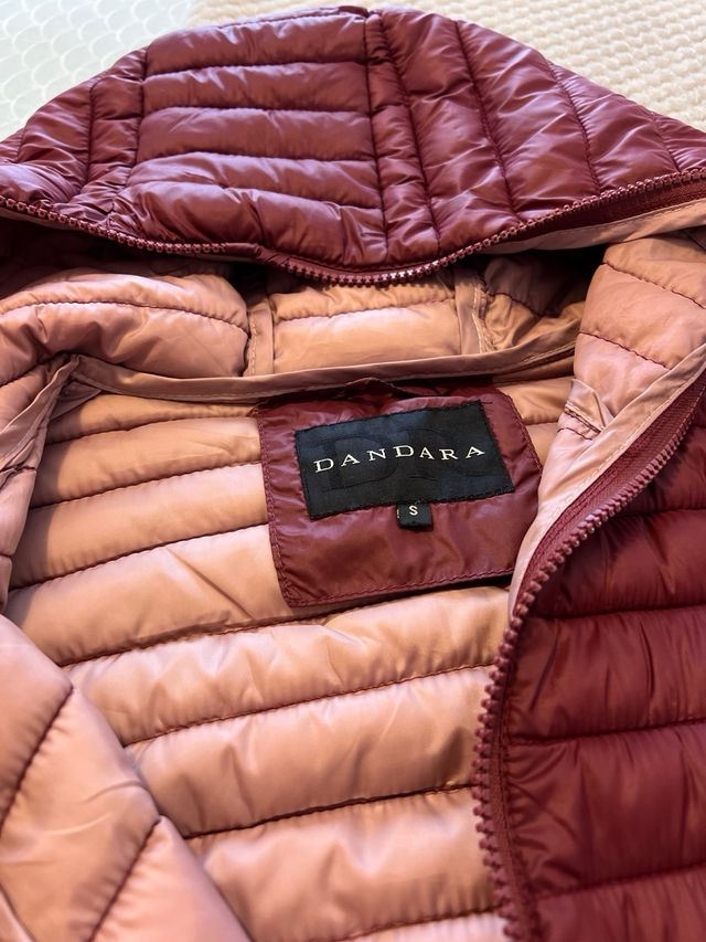 Chaqueta Dandara Granate con Capucha