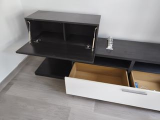 Mueble modular TV negro y blanco