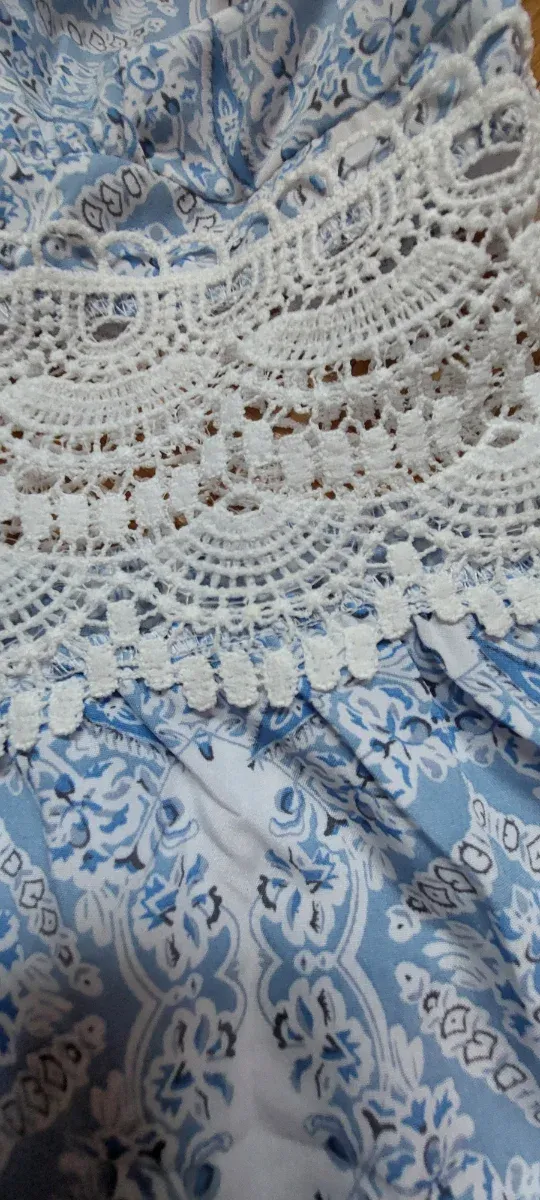 Vestido largo azul y blanco