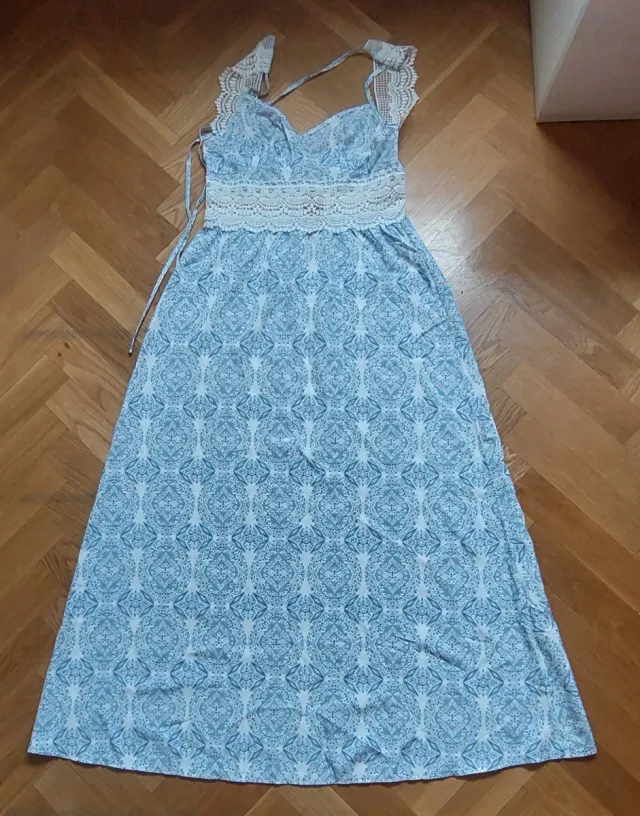 Vestido largo azul y blanco