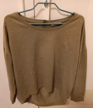 Camiseta manga larga con tachuelas