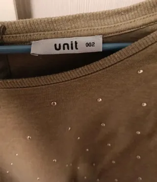 Camiseta manga larga con tachuelas