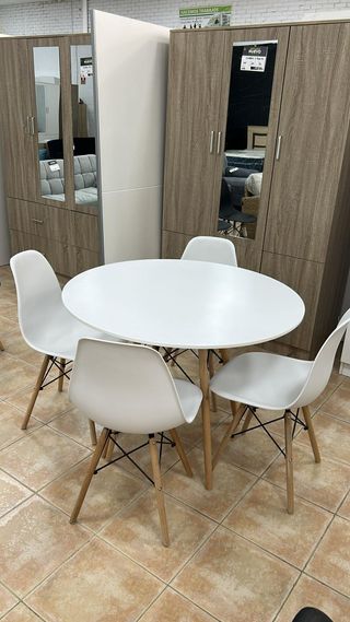 Mesa redonda blanca con 4 sillas NUEVAS