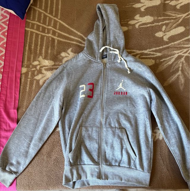 Chaqueta Jordan Gris con 23