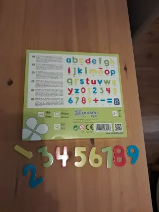 Letras y números magnéticos de madera