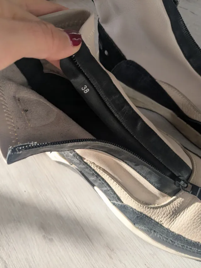 Botines Carmela Beige y Negro Talla 38