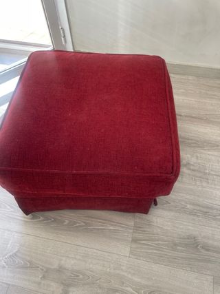 Pouf di tessuto rosso bordeaux