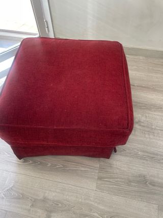 Pouf di tessuto rosso bordeaux