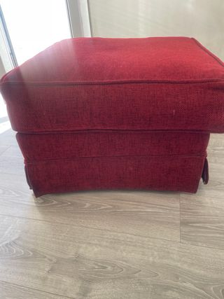 Pouf di tessuto rosso bordeaux