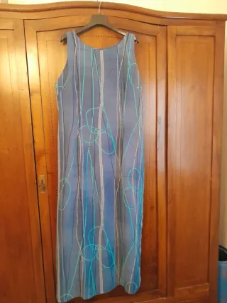 Abito fantasia azzurro senza maniche