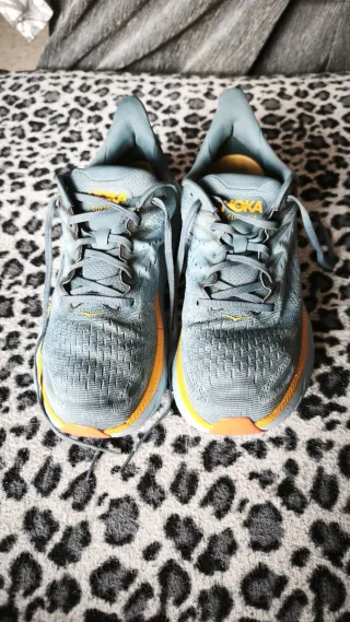 Zapatillas Hoka Clifton 8 y zapatillas Reebok