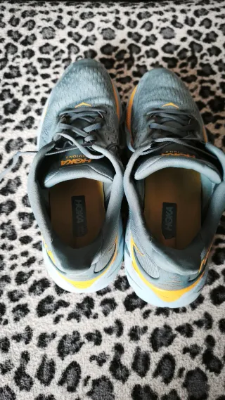 Zapatillas Hoka Clifton 8 y zapatillas Reebok