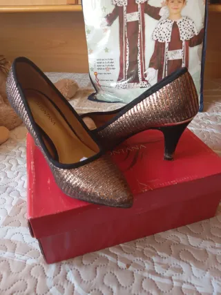 Zapatos de tacón D'FONTANA dorados y negros