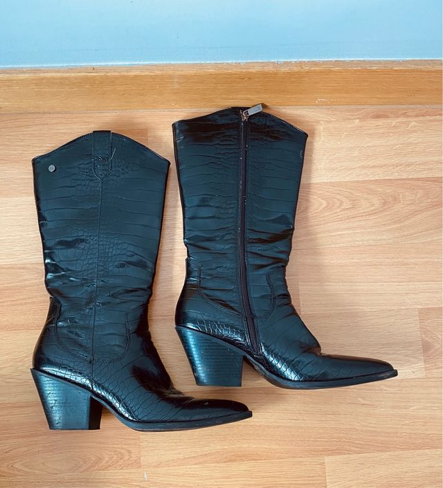 Botas altas negras efecto piel cocodrilo T40