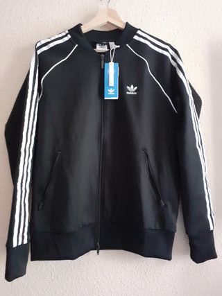 Sudadera Adidas negra etiquetada