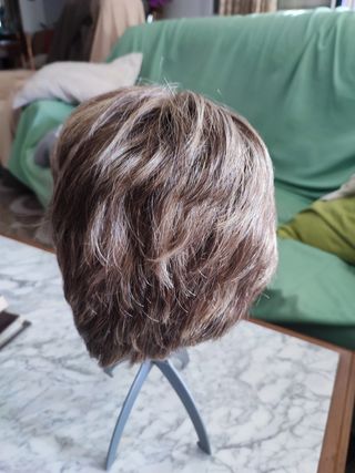 Peluca castaña con mechas