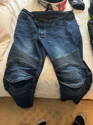 chaqueta casco guantes pantalones moto