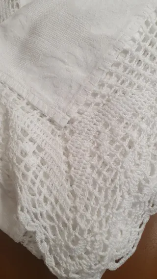 Tovaglia bianca con pizzo