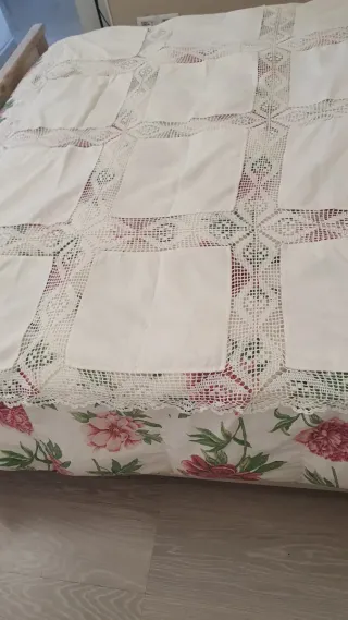 Tovaglia bianca con pizzo