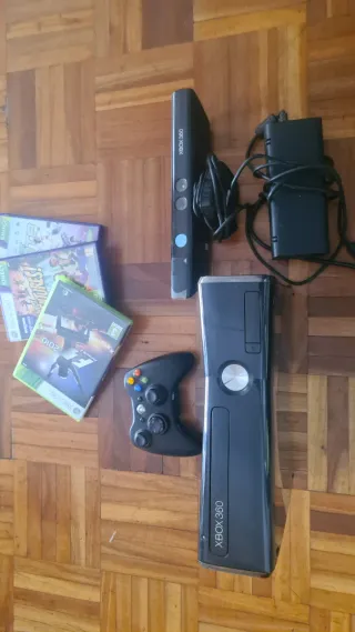 Xbox 360 Negra + Kinect + Mando + 3 Juegos