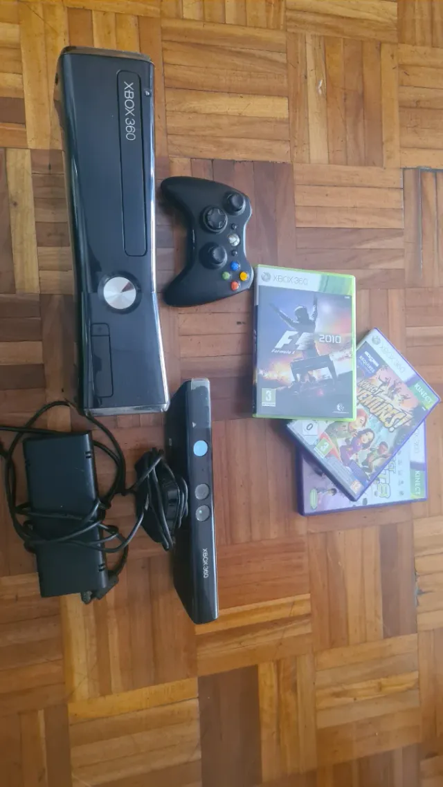 Xbox 360 Negra + Kinect + Mando + 3 Juegos