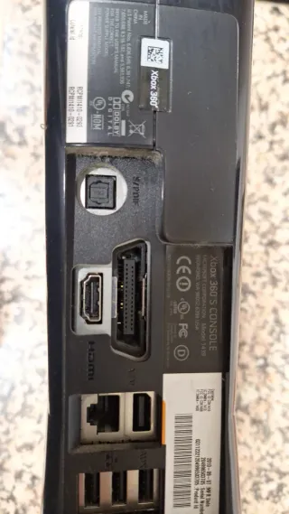 Xbox 360 Negra + Kinect + Mando + 3 Juegos