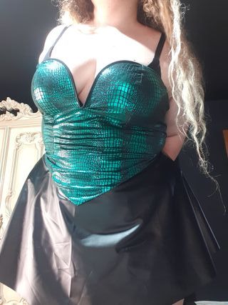 Top brillante verde escamas