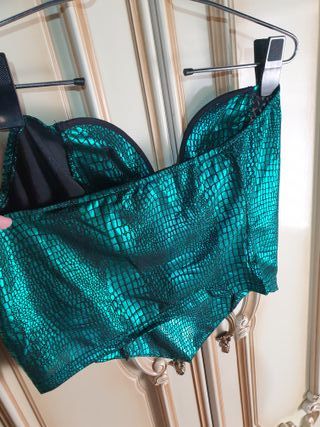 Top brillante verde escamas