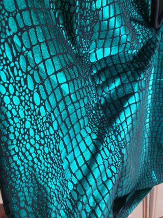 Top brillante verde escamas