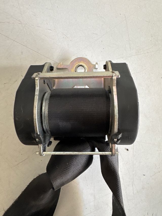 Cinturon delantero derecho dacia sandero : 934801