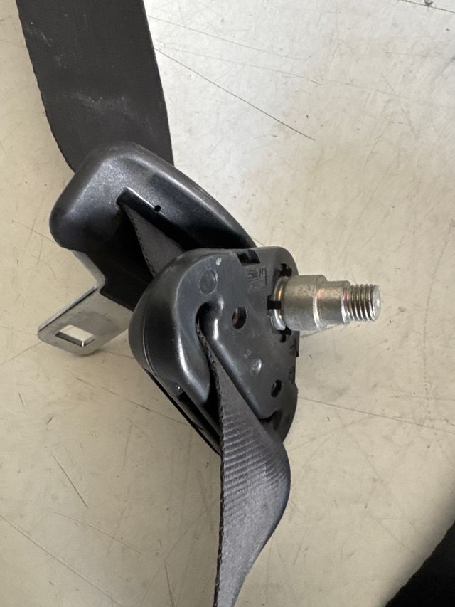 Cinturon delantero derecho dacia sandero : 934801