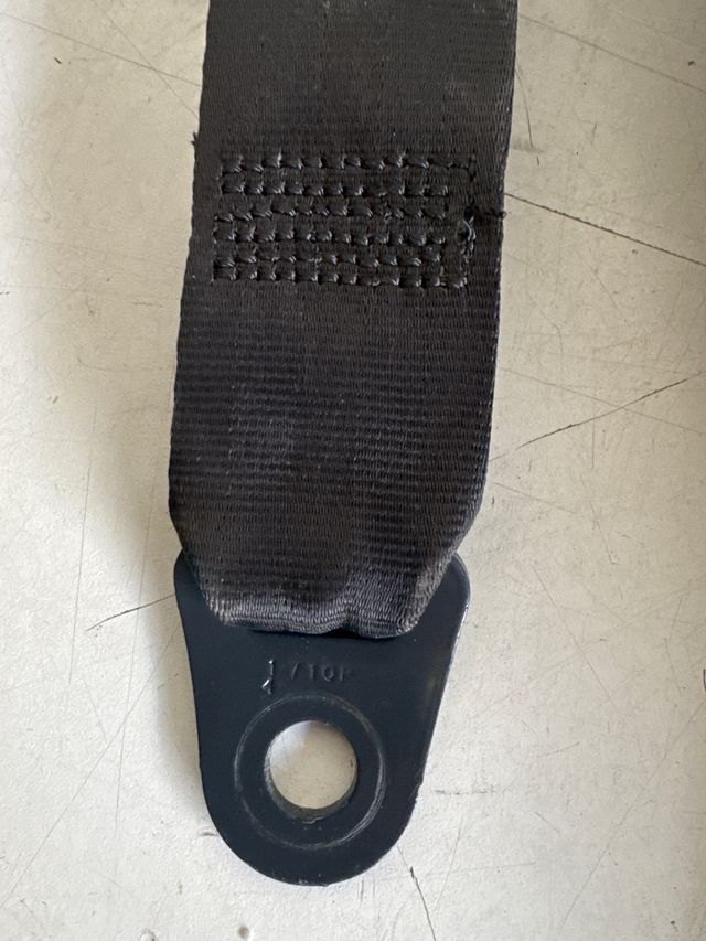 Cinturon delantero derecho dacia sandero : 934801