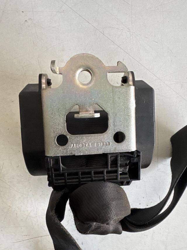 Cinturon delantero derecho dacia sandero : 934801