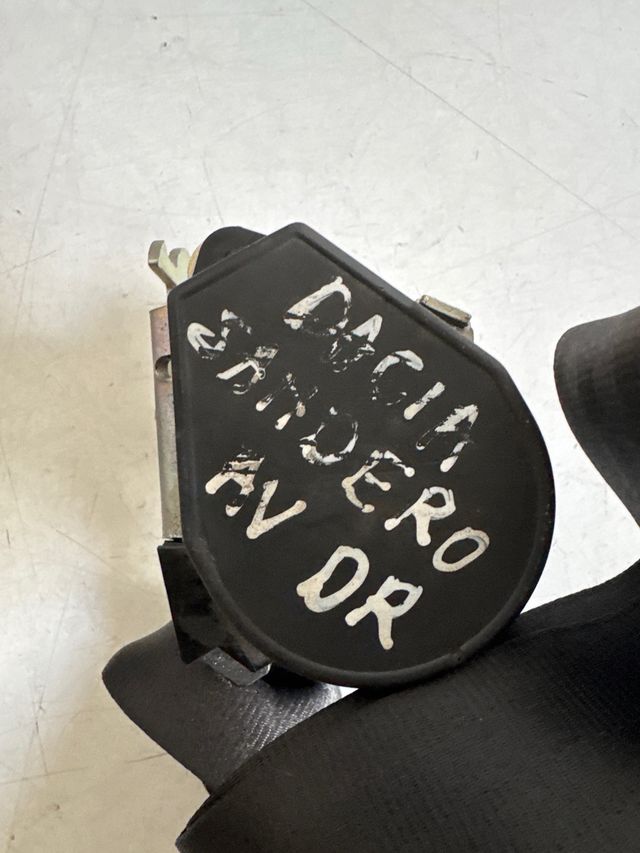 Cinturon delantero derecho dacia sandero : 934801