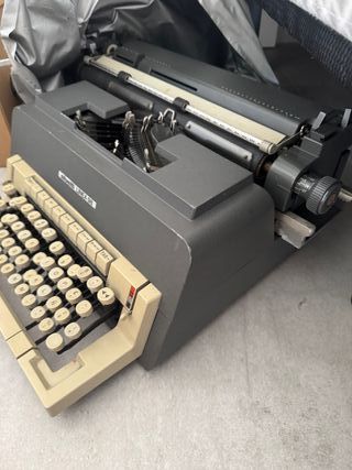 Máquina de escribir Olivetti LINEA 98