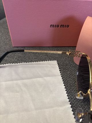 Gafas de sol Miu Miu doradas y moradas
