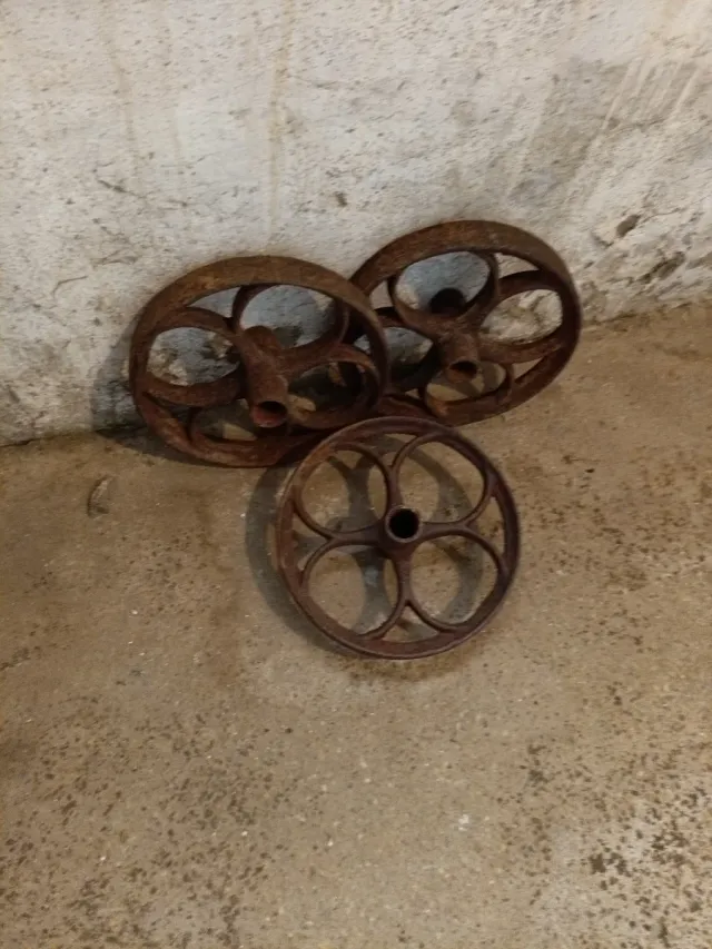 3 Ruedas Hierro Fundido Antiguas