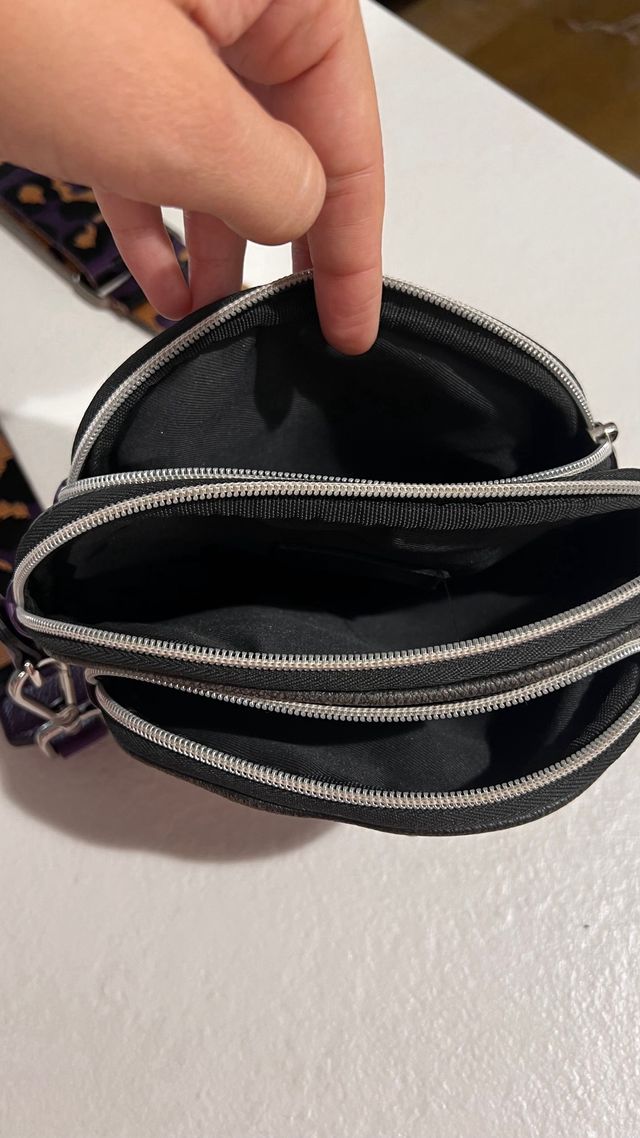 Bolso bandolera de piel morado