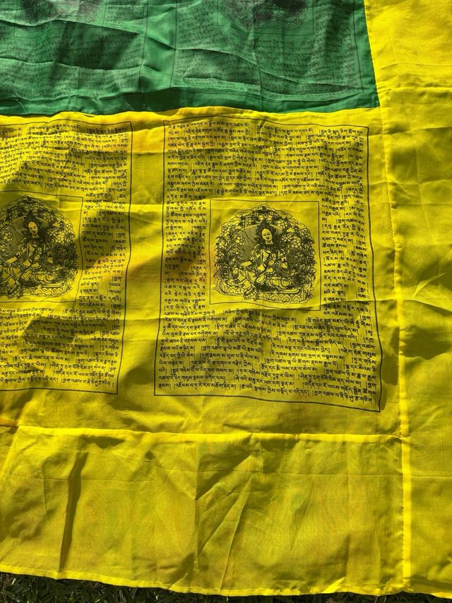 Bandiera tibetana con asta Tara