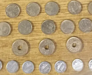 Lote 40 monedas de 1, 5 y 25 pesetas de los 90