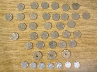 Lote 40 monedas de 1, 5 y 25 pesetas de los 90