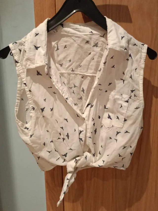 Camiseta blanca sin mangas con estampado de pájaro