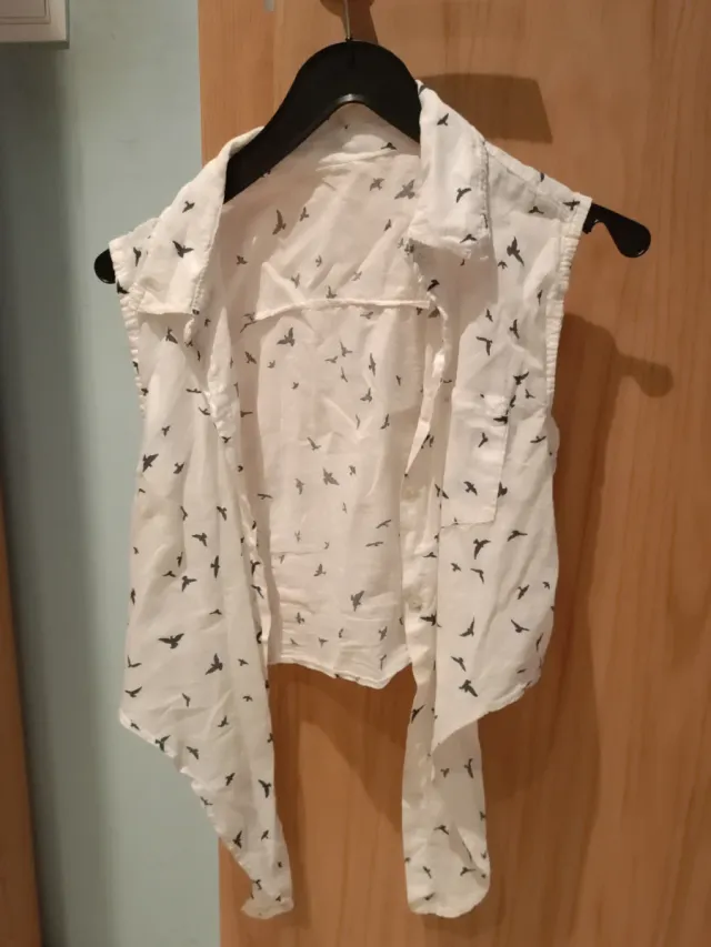 Camiseta blanca sin mangas con estampado de pájaro