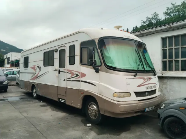 Ford Holiday Rambler 2000