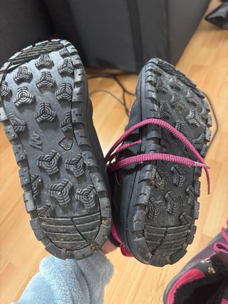 Botas Decathlon Moradas y Rosas