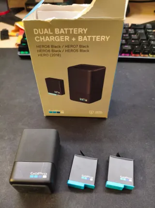 Caricabatterie doppio per batterie GoPro e due batterie