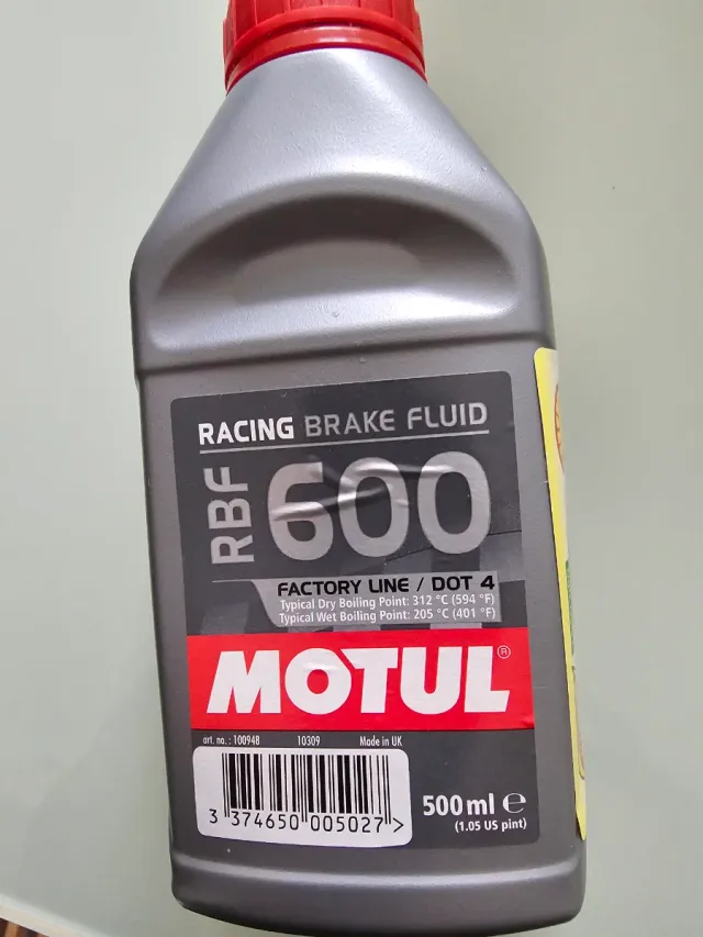 Líquido de Frenos Motul RBF 600 DOT 4.
